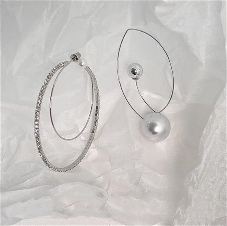 シルバーアクセサリー 真珠付き非対称大輪ピアス シルバー上品耳飾り
