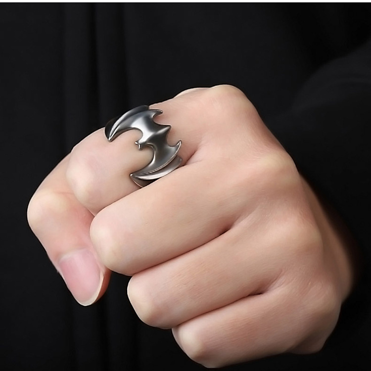 シルバーアクセサリー 翼を広げる蝙蝠の指輪