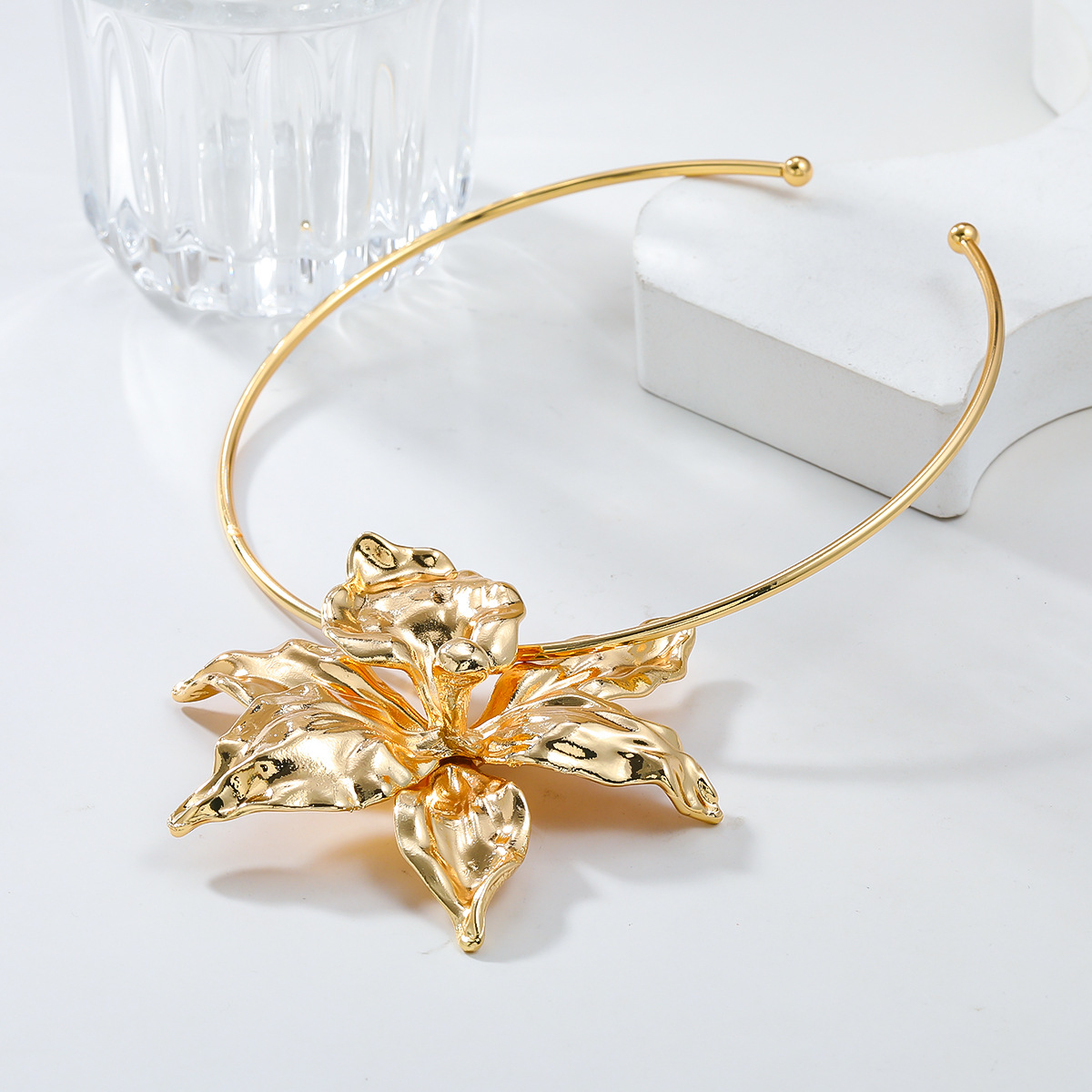 シルバーアクセサリー 百合の花びらチョーカー