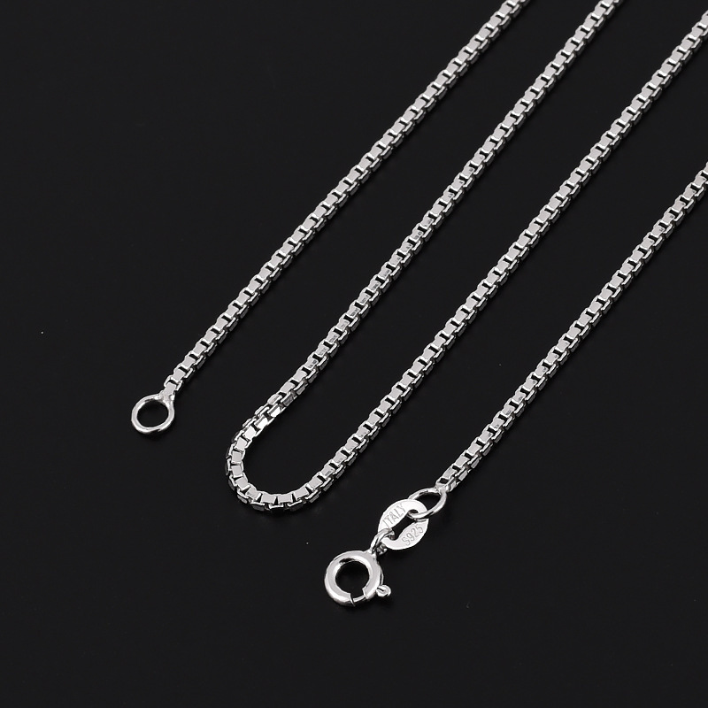 シルバーアクセサリー 上品な佇まい 伊賀箱型チェーンネックレス