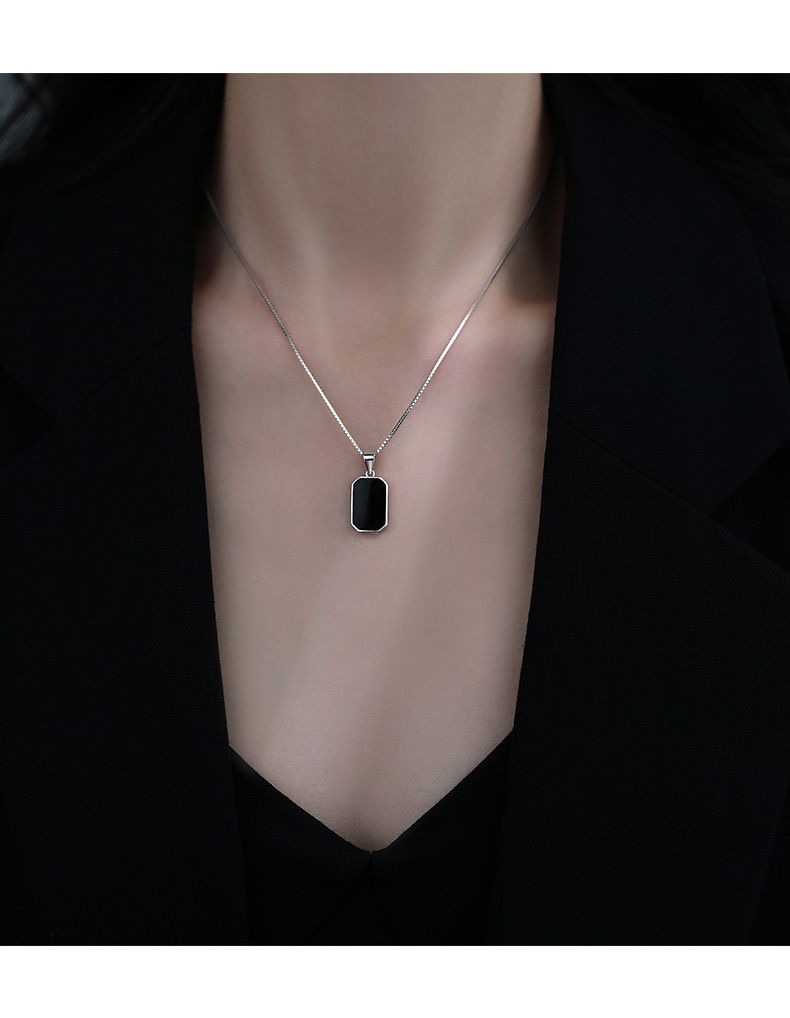 シルバーアクセサリー 石留め細身ネックレス