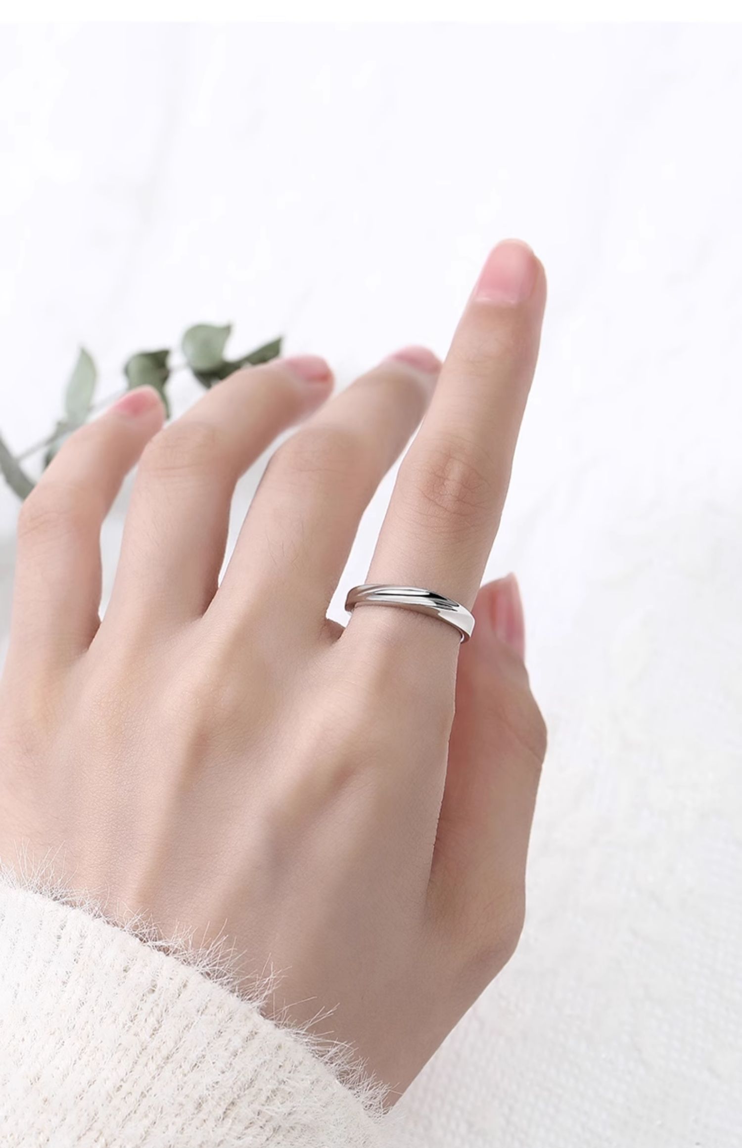シルバーアクセサリー 洗練されたシンプル細身リング