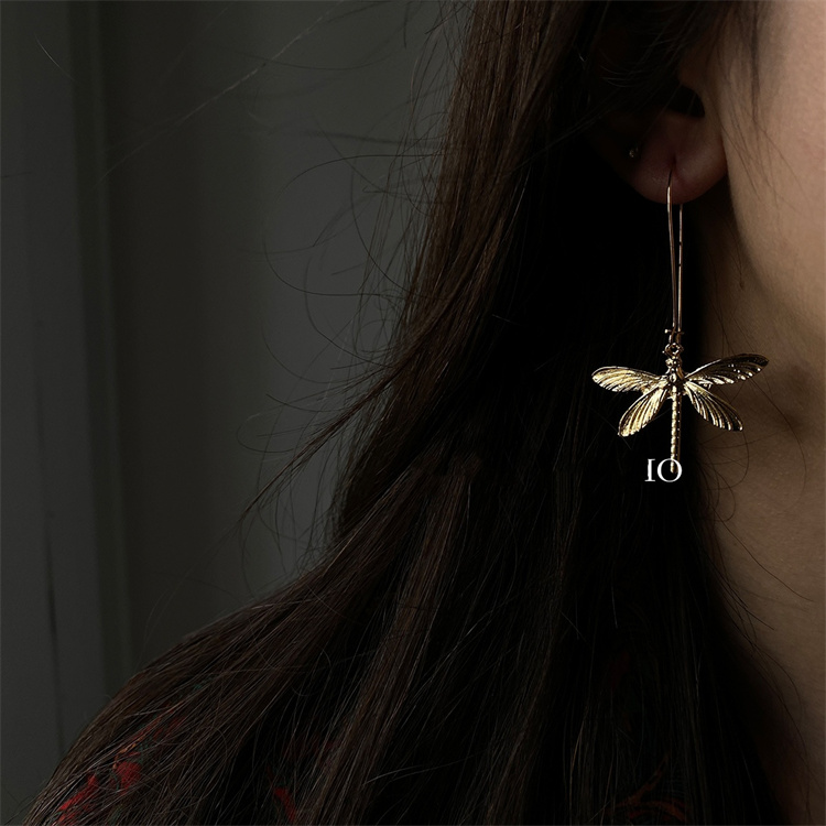 シルバーアクセサリー トンボモチーフピアス レトロ上品 レディース耳飾り
