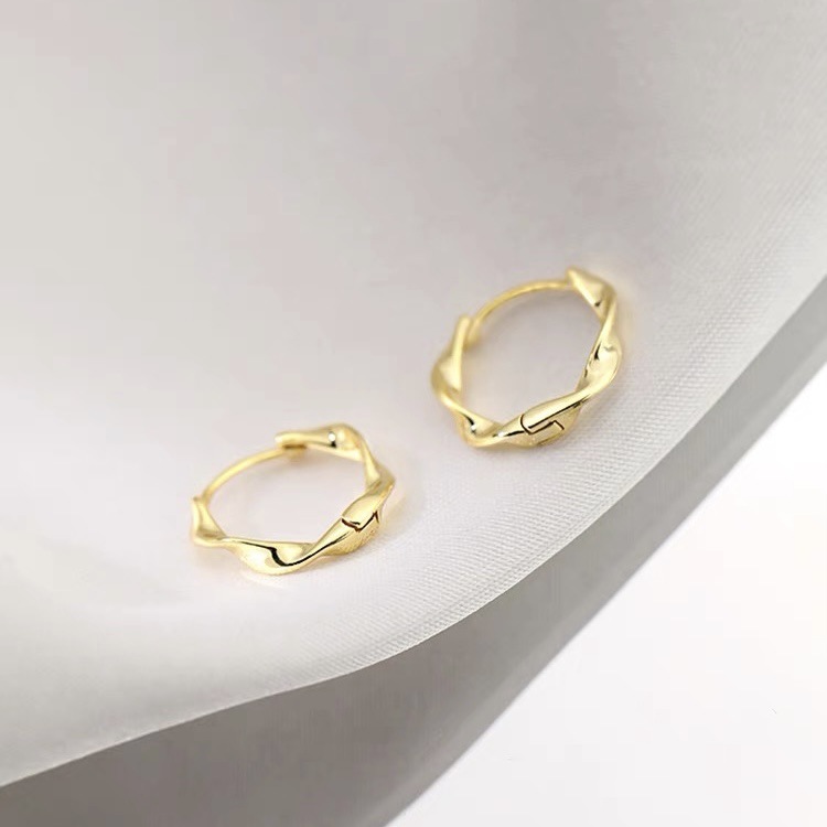シルバーアクセサリー ねじれ波紋 シンプルフープピアス