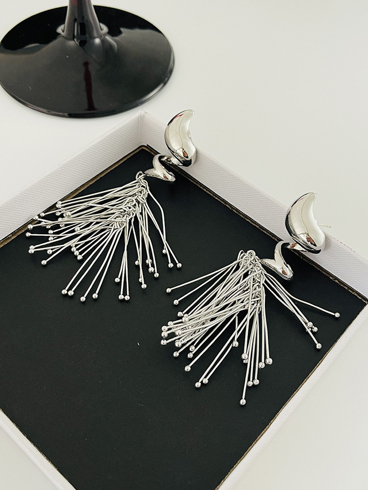 シルバーアクセサリー 螺旋流線タッセル ピアス シルバー 個性派デザイン