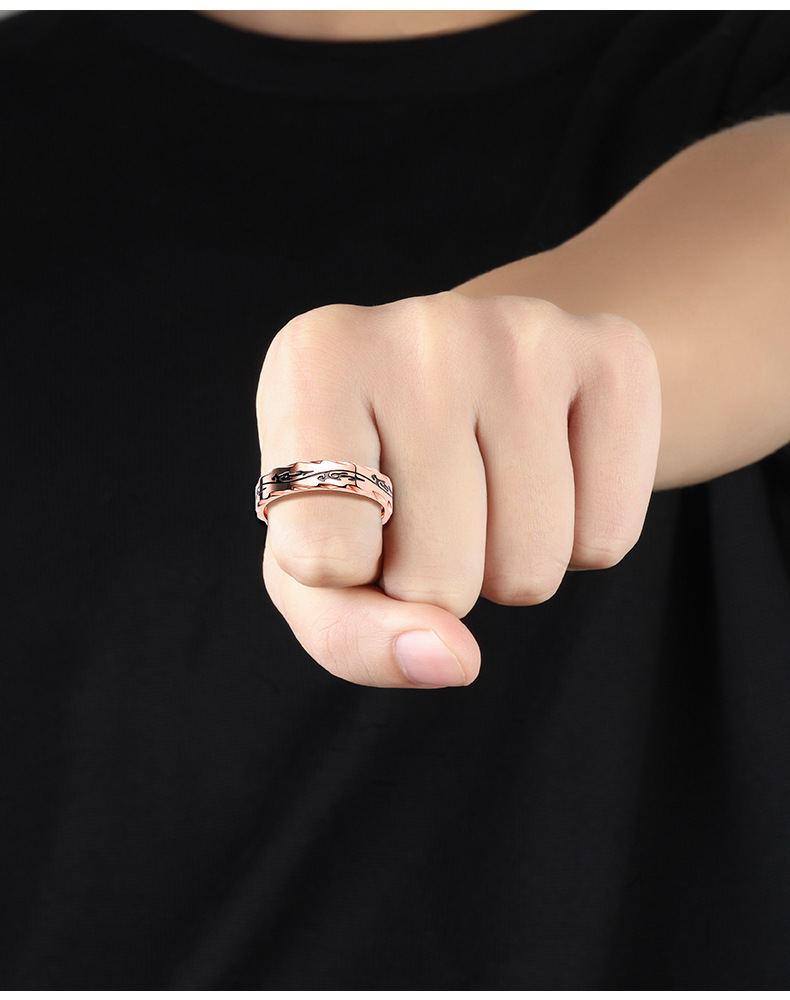 シルバーアクセサリー 神秘的な波模様が刻まれた職人の一品リング