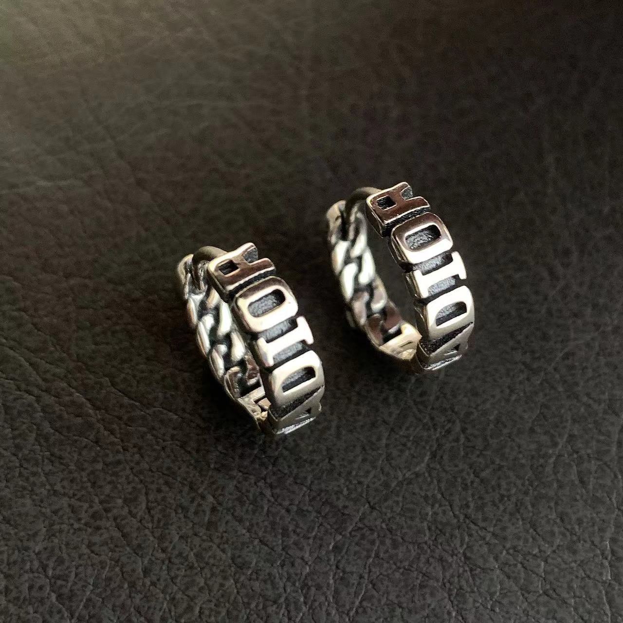 https://fulmo-img-server.com/silvergleam/36e6c7c5-33dc-42da-9844-a5a0f4a88cce.jpg