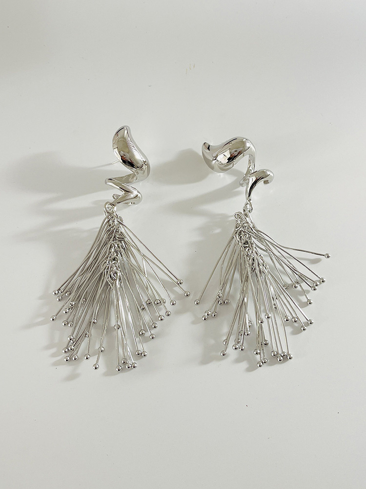 シルバーアクセサリー 螺旋流線タッセル ピアス シルバー 個性派デザイン