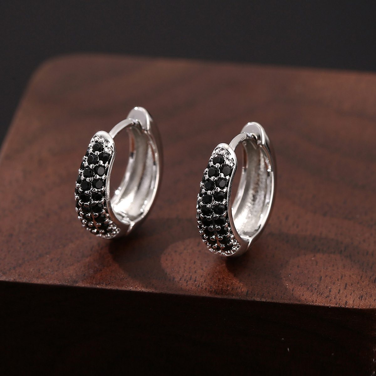 シルバーアクセサリー 煌めき美シルエット フープピアス