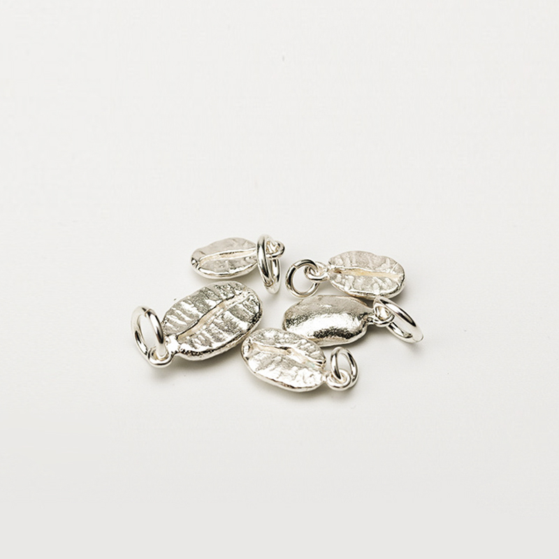 シルバーアクセサリー 玉子型 凹凸デザイン ペンダント