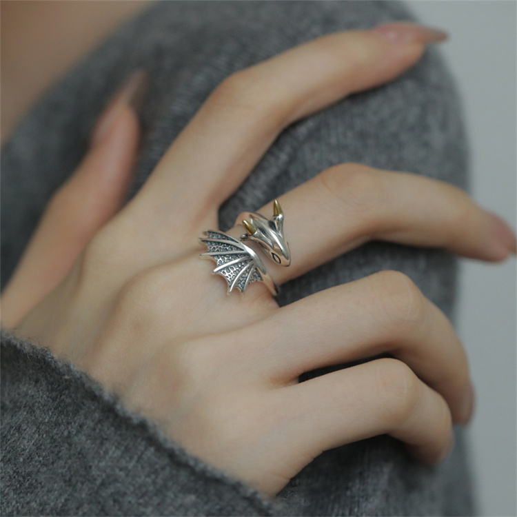 シルバーアクセサリー 竜の翼モチーフ指輪 個性派シルバーリング