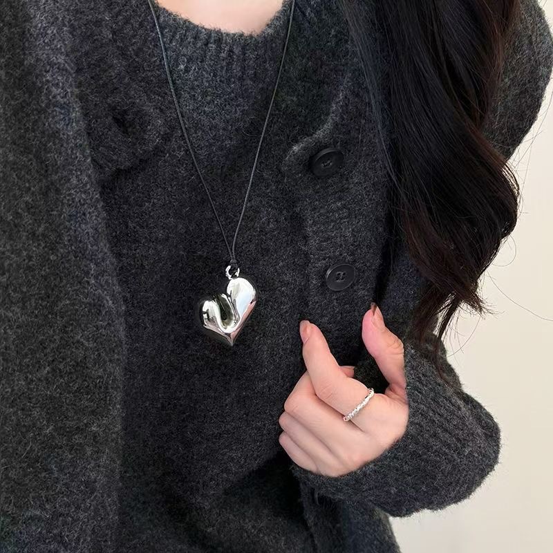 シルバーアクセサリー ハート形ねじれペンダントネックレス