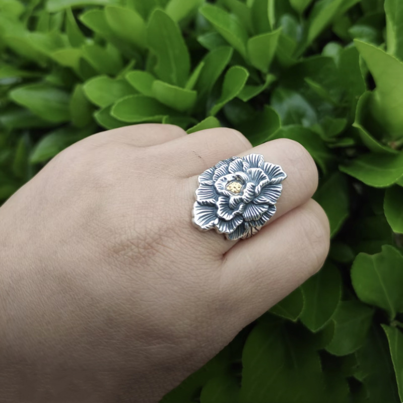 シルバーアクセサリー 牡丹の花びら重なり リング