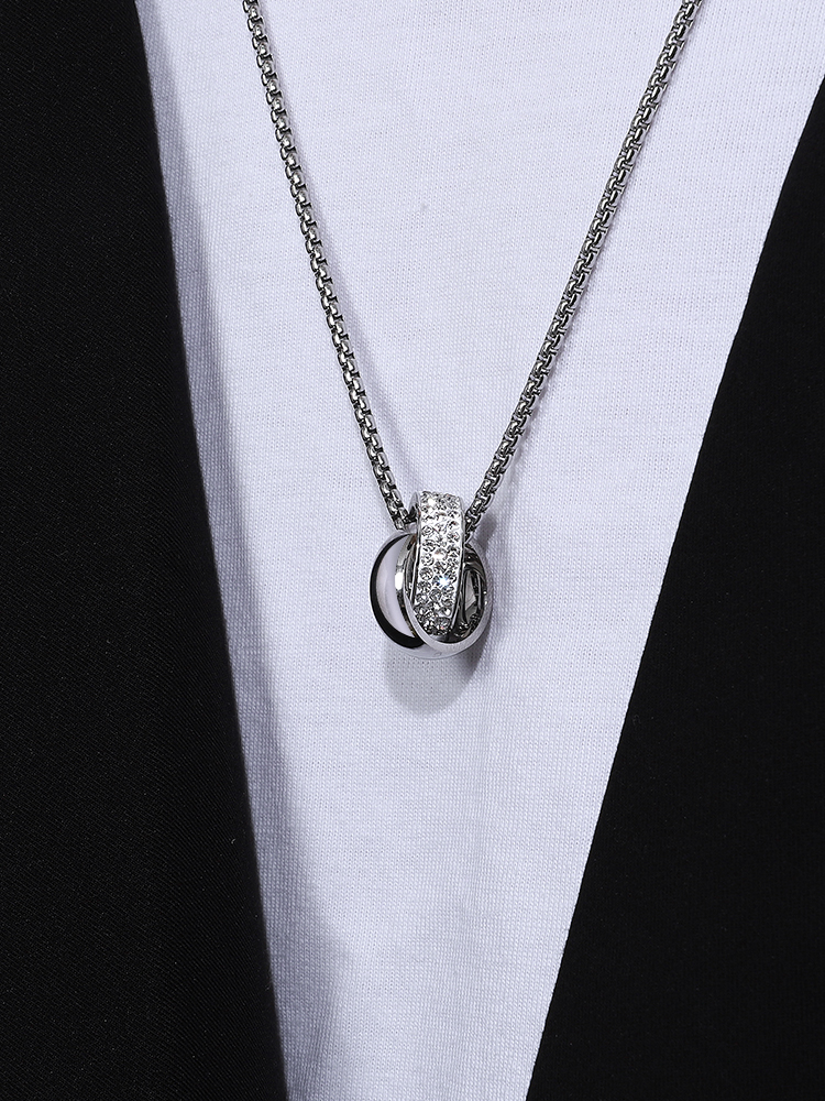 シルバーアクセサリー リング型 輝きペンダント