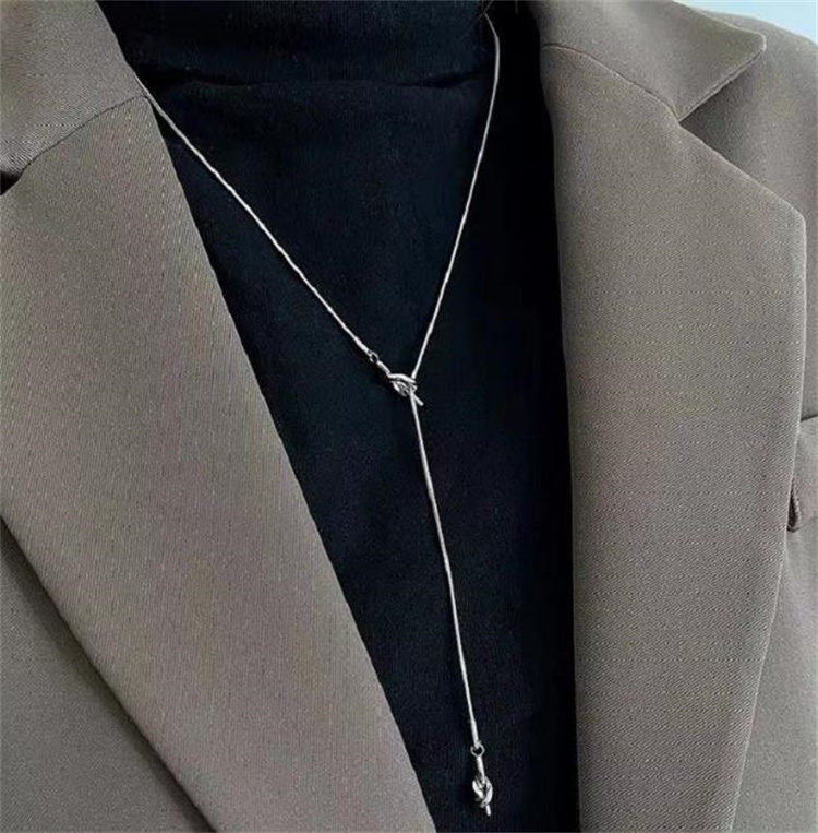シルバーアクセサリー 洗練された大人のシンプル鎖骨ネックレス