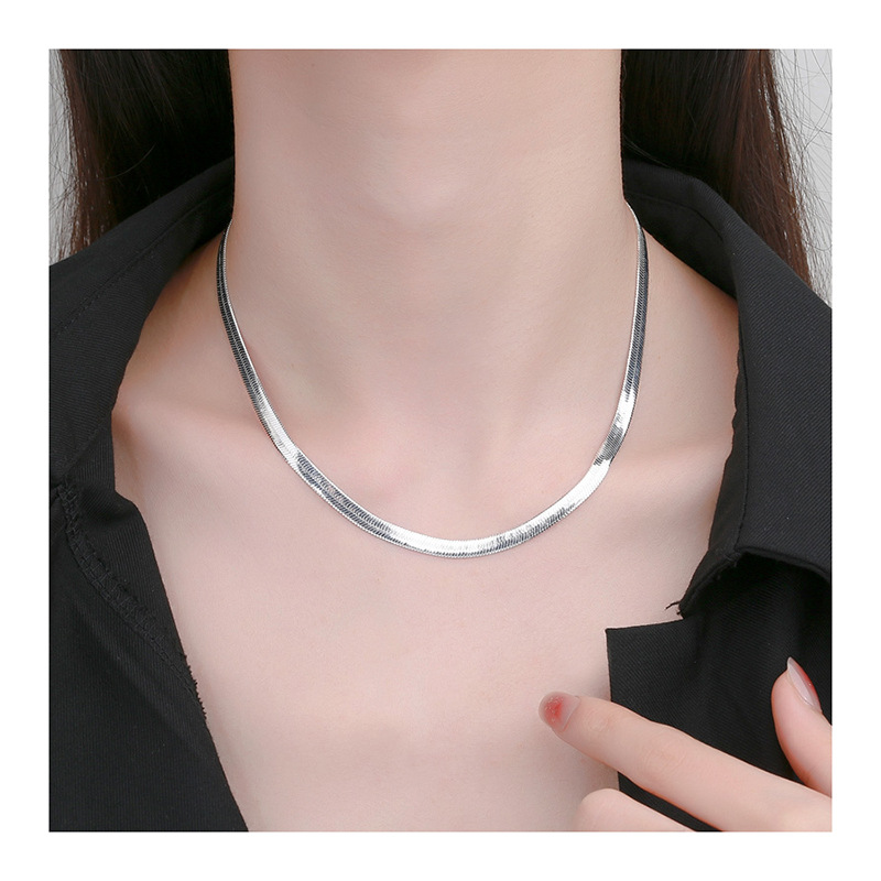 シルバーアクセサリー 上品な蛇腹デザインのネックレス