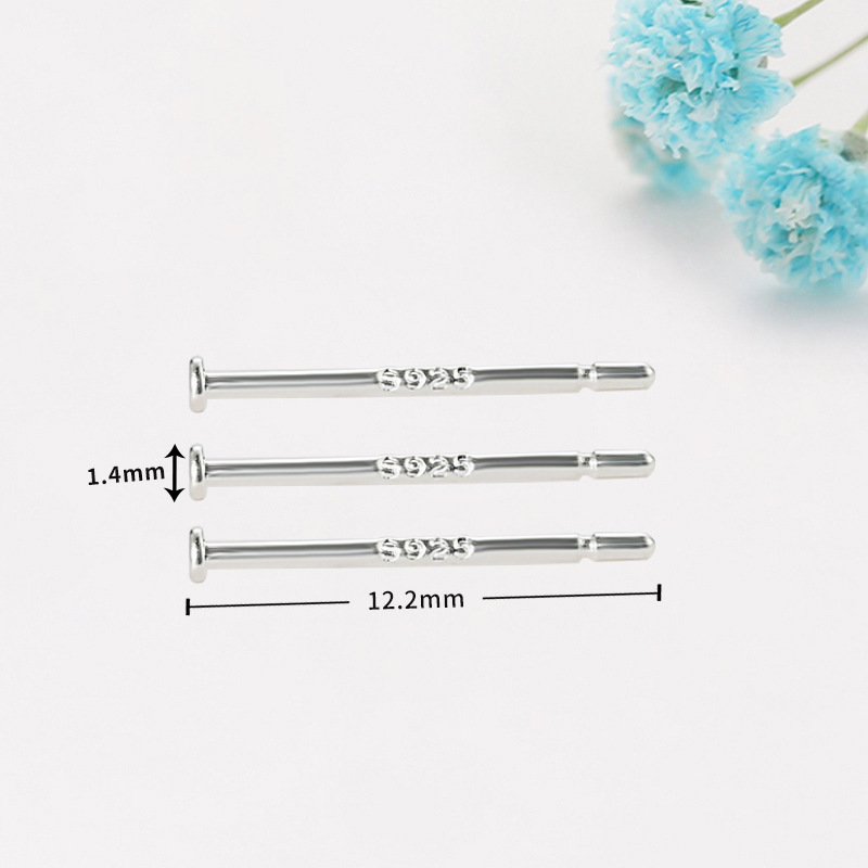 シルバーアクセサリー 細工彫り棒型シンプルピアス