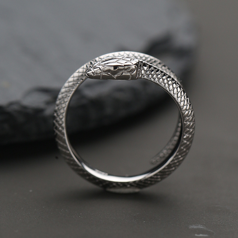 シルバーアクセサリー 蛇紋様の指輪