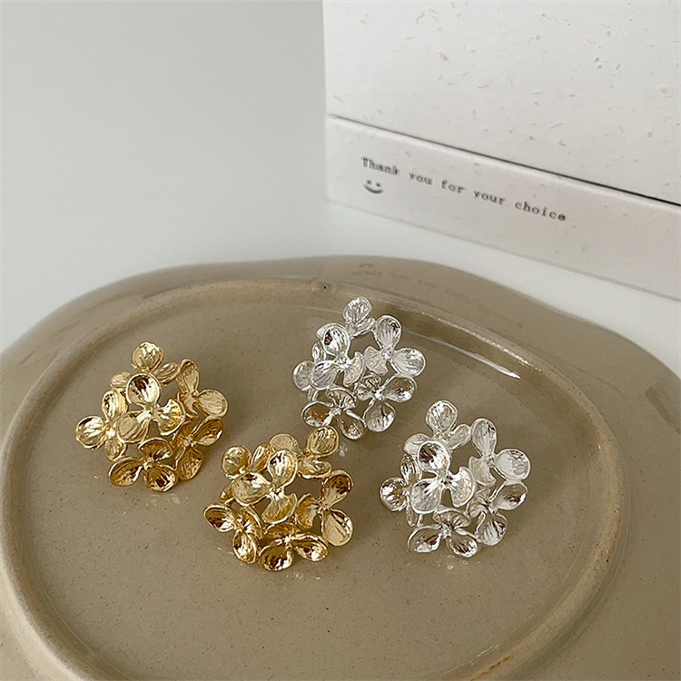 シルバーアクセサリー 花束モチーフピアス レトロ文芸風