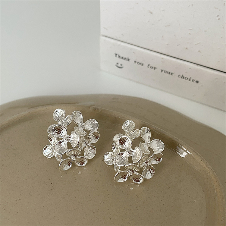 シルバーアクセサリー 花束モチーフピアス レトロ文芸風