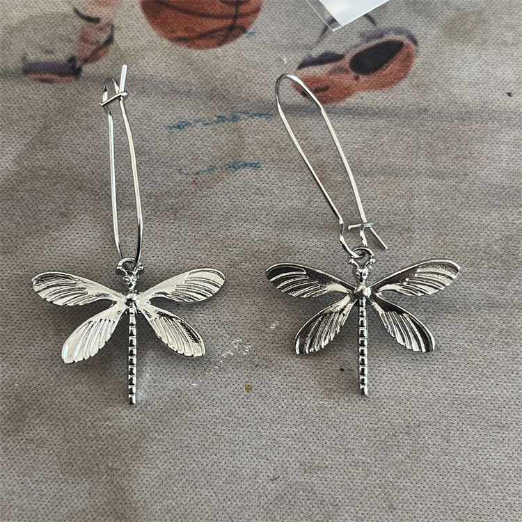 シルバーアクセサリー トンボモチーフピアス レトロ上品 レディース耳飾り