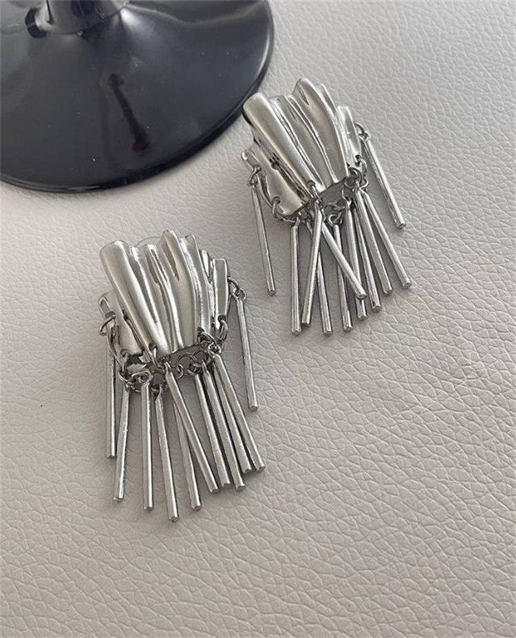シルバーアクセサリー 気高いフリルピアス シルバー タッセル 耳飾り
