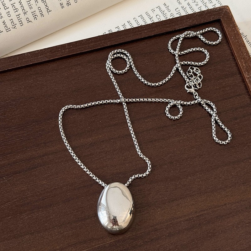シルバーアクセサリー しずく型ペンダント ネックレス
