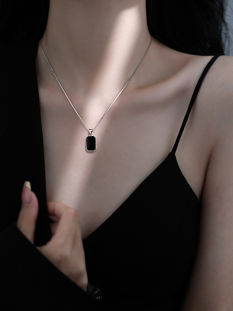 シルバーアクセサリー 石留め細身ネックレス
