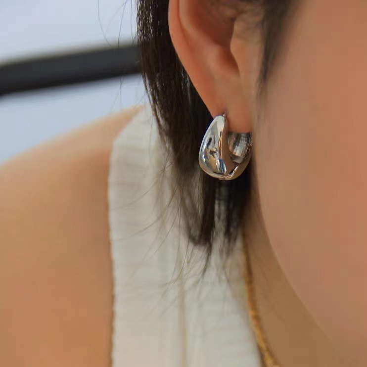 シルバーアクセサリー ムーンボール型 シンプルピアス