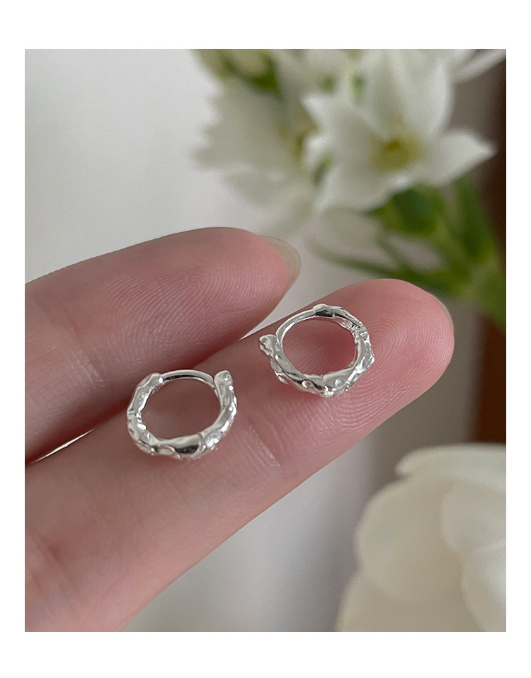 シルバーアクセサリー 波打つ三連ミニフープピアス