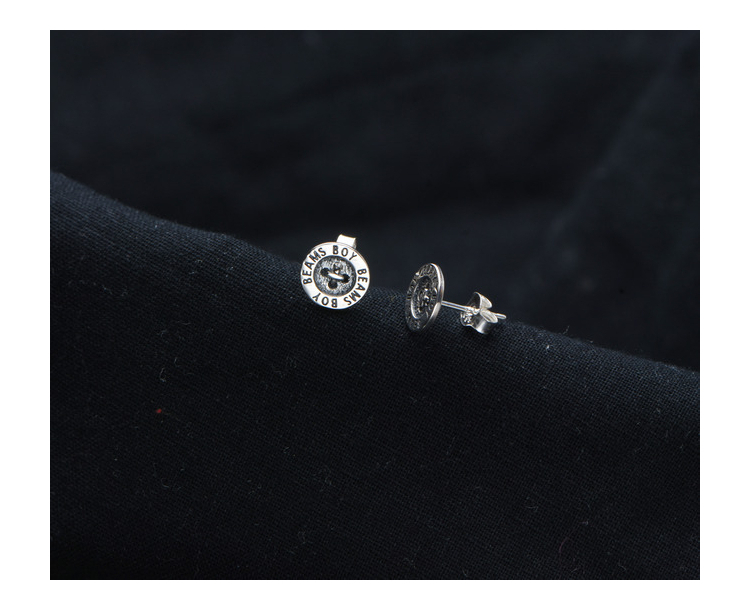 シルバーアクセサリー 円形ボタンモチーフピアス
