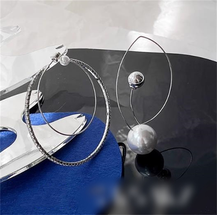 シルバーアクセサリー 真珠付き非対称大輪ピアス シルバー上品耳飾り