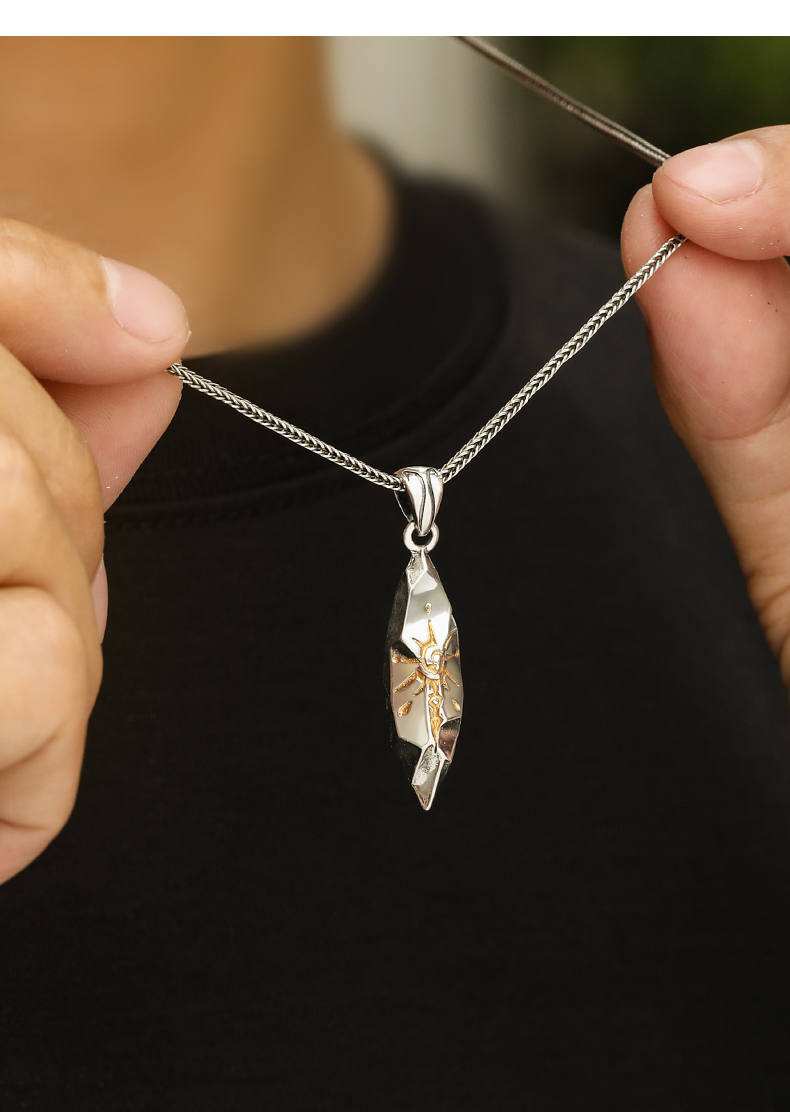 シルバーアクセサリー 太陽の結晶 菱形ペンダント