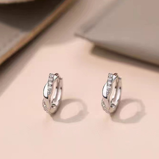 シルバーアクセサリー 上品な小粒クリスタルフープピアス