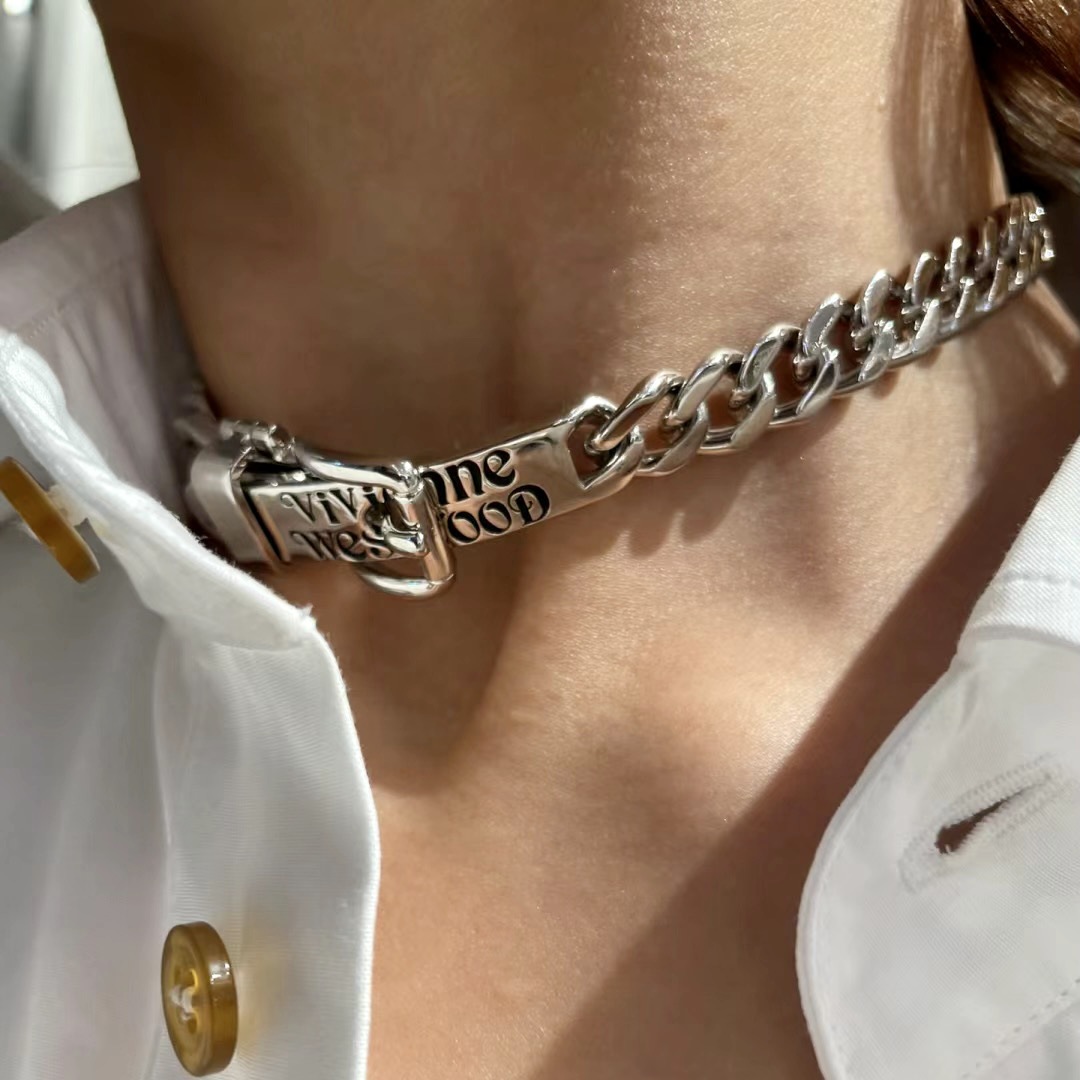 シルバーアクセサリー 重厚感溢れる刻印チョーカー
