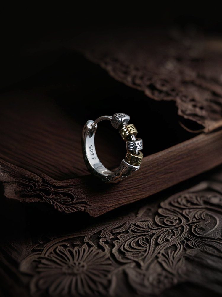 シルバーアクセサリー 彫刻模様のフープピアス