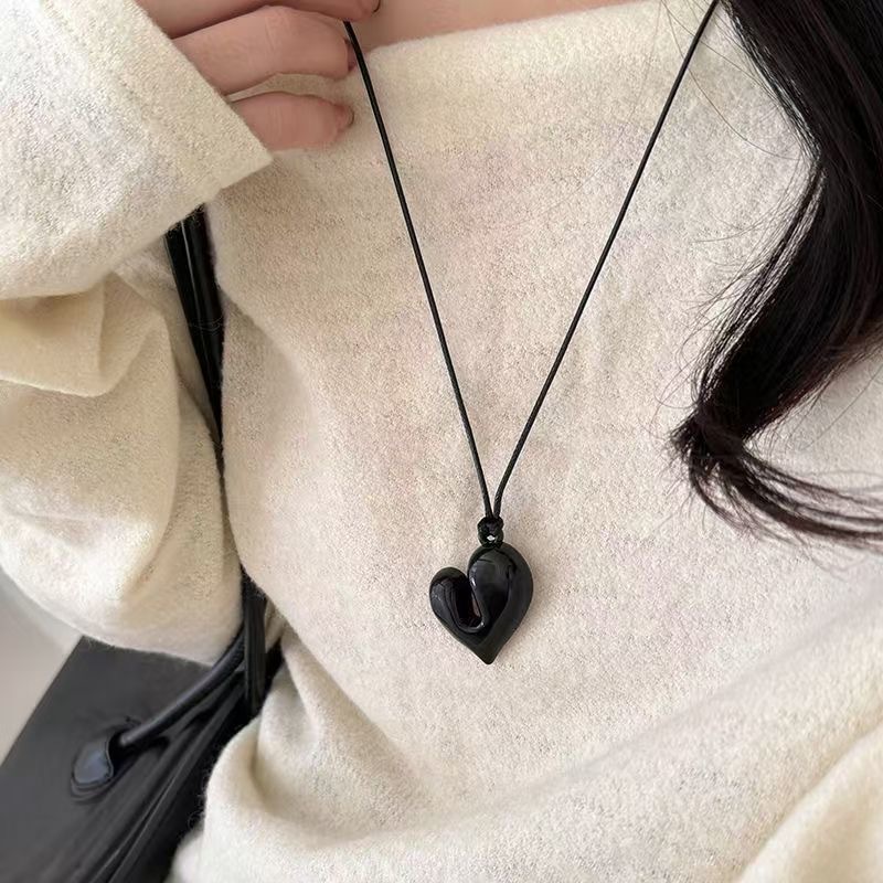シルバーアクセサリー ハート形ねじれペンダントネックレス