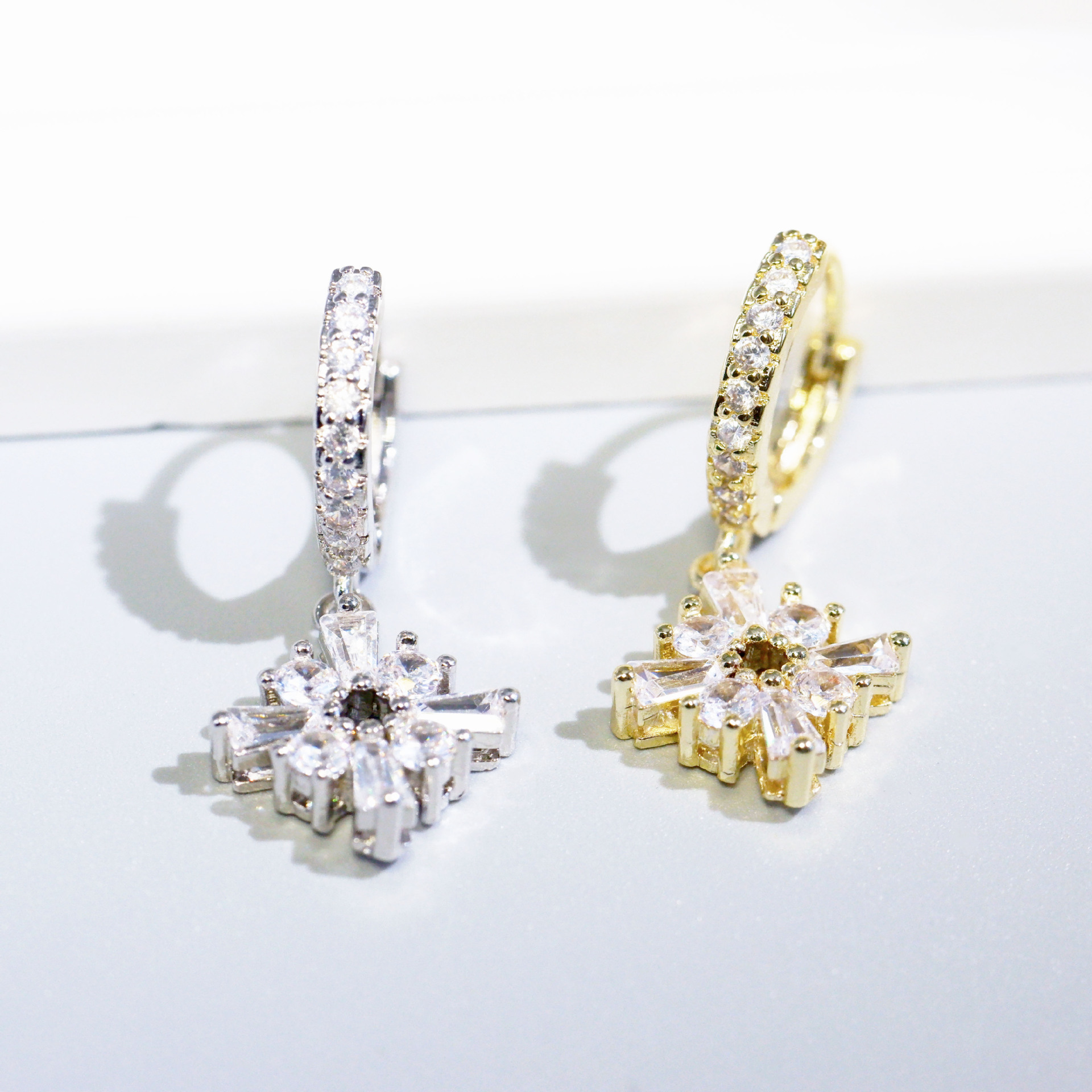 シルバーアクセサリー 雪の結晶きらめきピアス