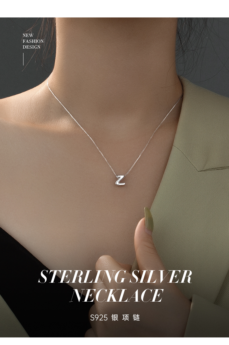 シルバーアクセサリー 洗練ミニマルアルファベットネックレス