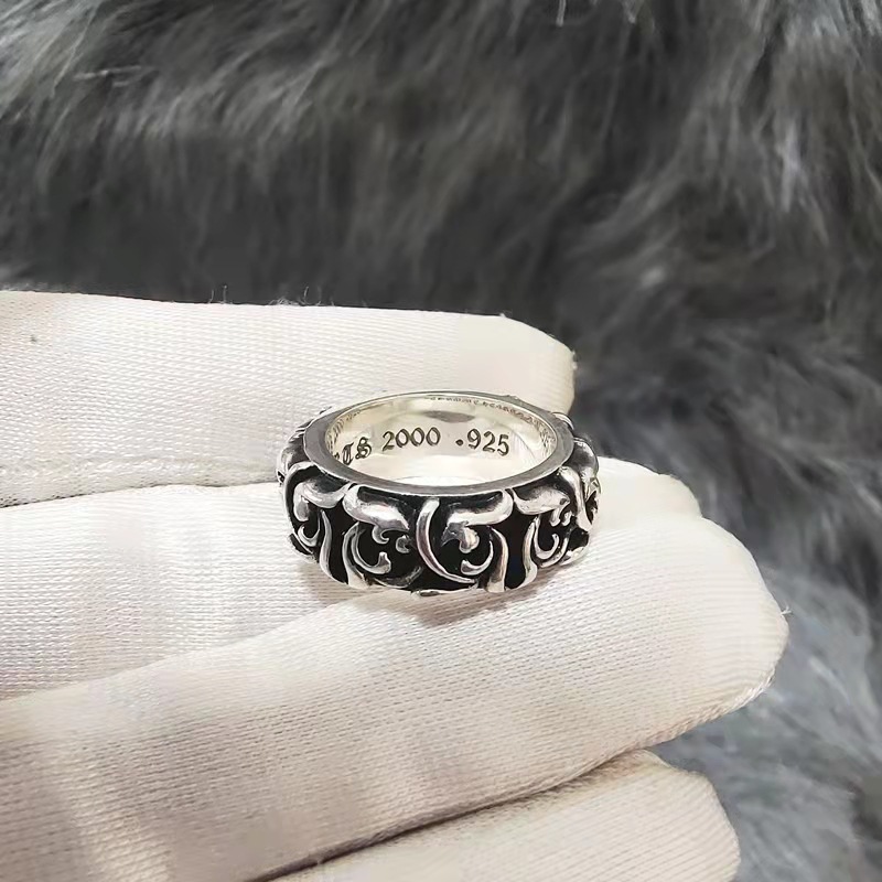 シルバーアクセサリー 優雅な唐草模様の彫り込みリング