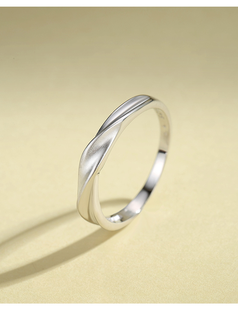 シルバーアクセサリー 洗練されたシンプル細身リング