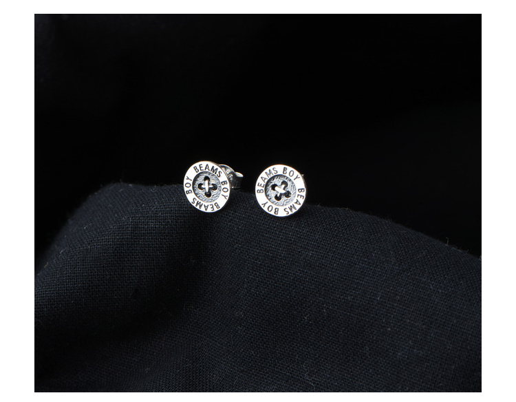 シルバーアクセサリー 円形ボタンモチーフピアス