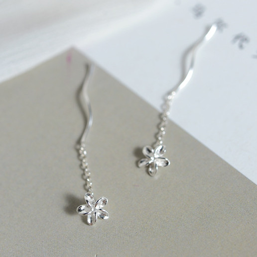 シルバーアクセサリー 花モチーフねじりチェーンピアス