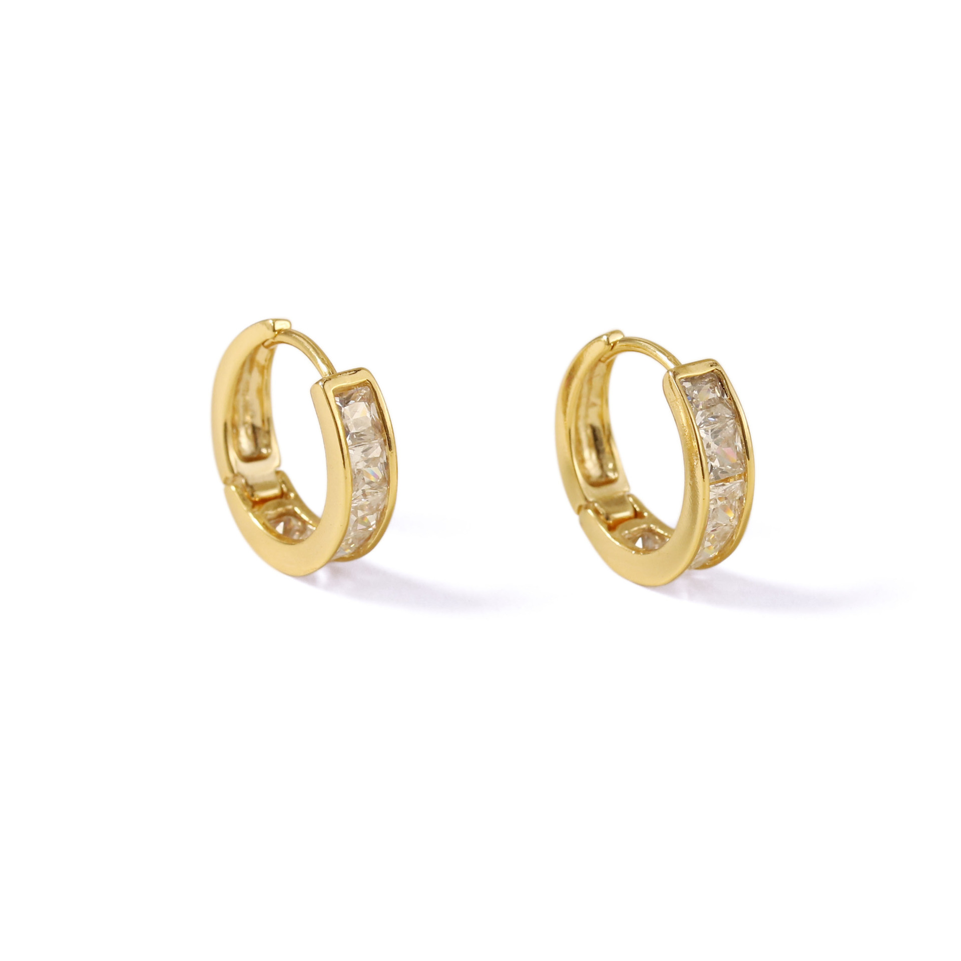 シルバーアクセサリー キラキラ輝く フープピアス