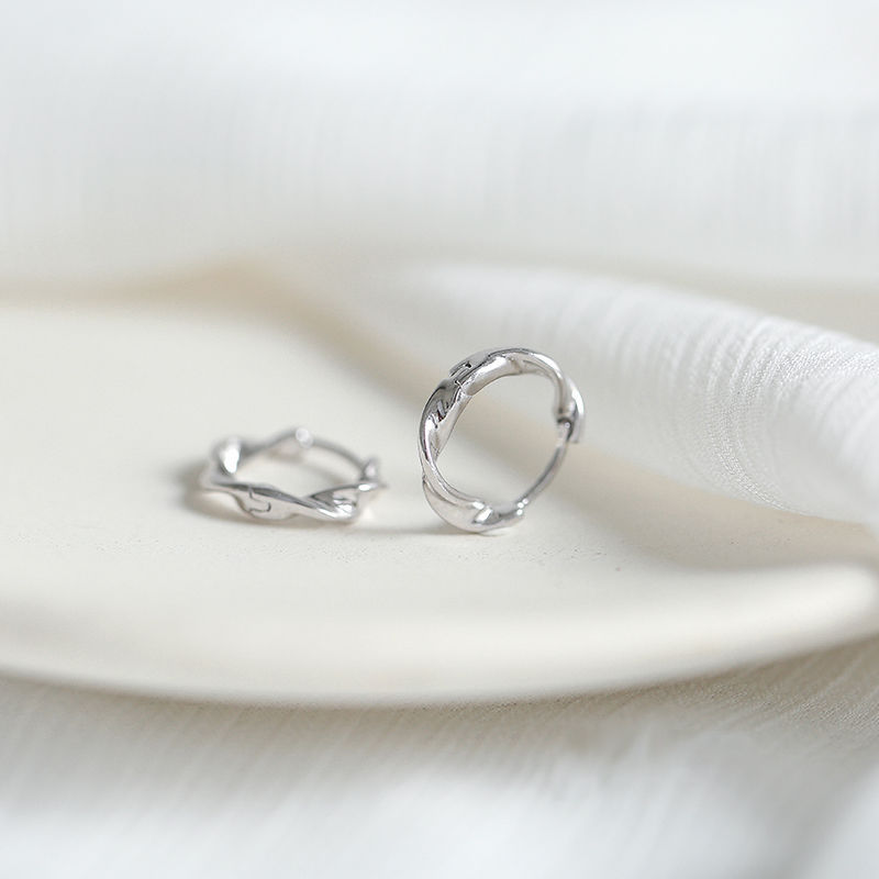 シルバーアクセサリー ツイストデザイン フープピアス