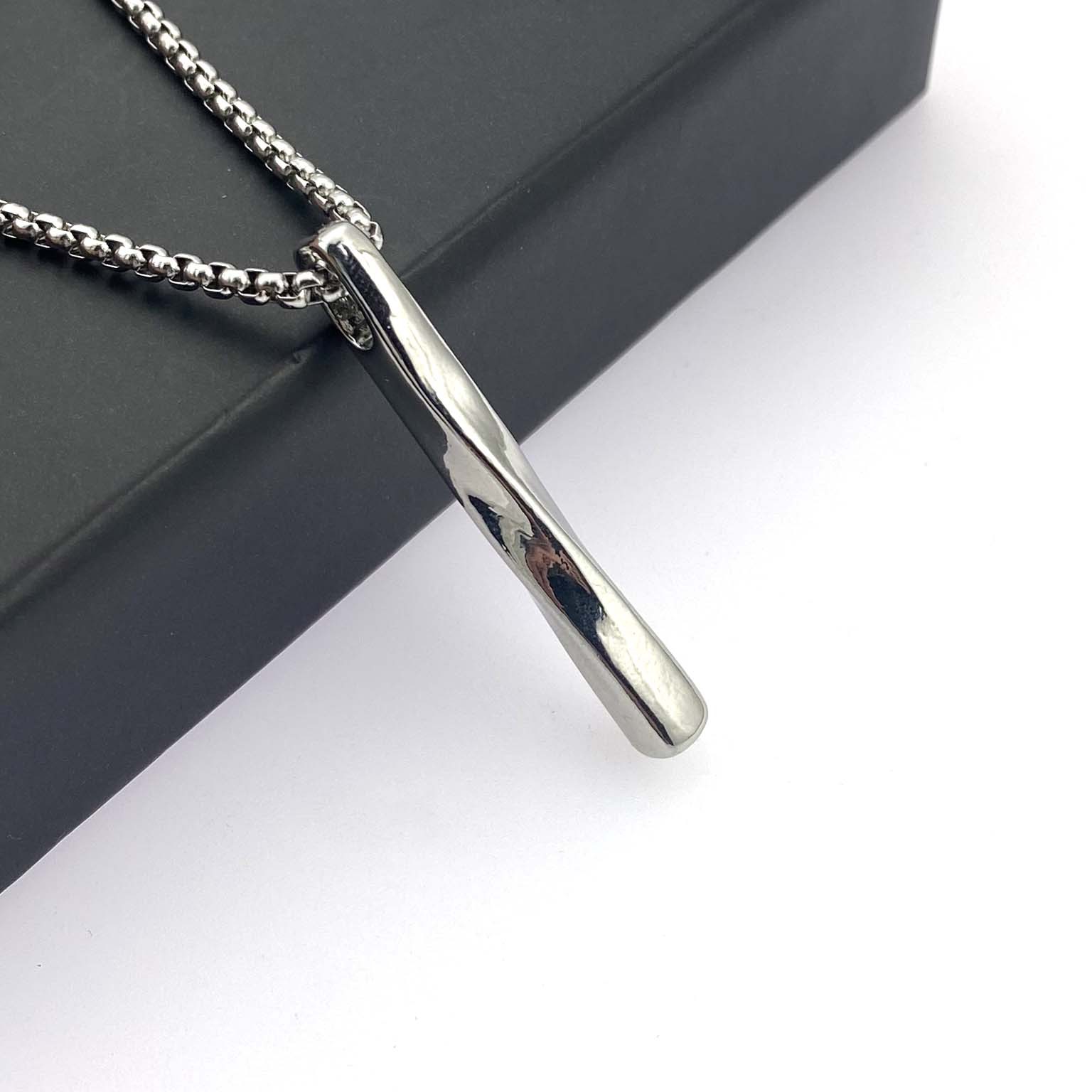 シルバーアクセサリー ねじれ棒のネックレス