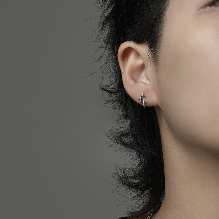 シルバーアクセサリー 幾何学模様のクロスピアス
