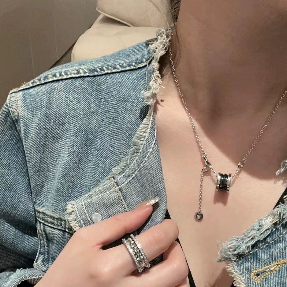 シルバーアクセサリー 二重輪デザインペンダント