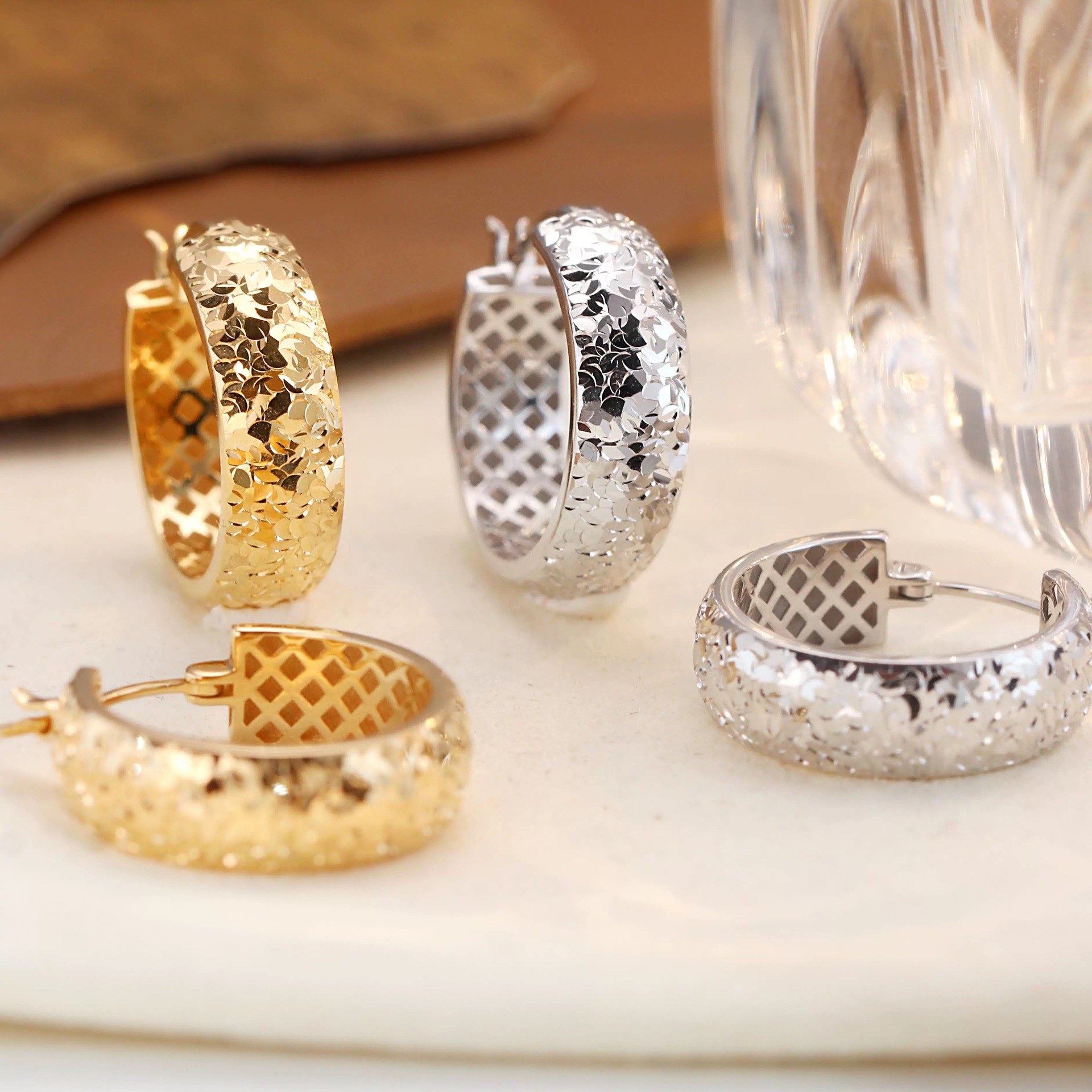 シルバーアクセサリー 華やかメッシュ模様 ホール型ピアス