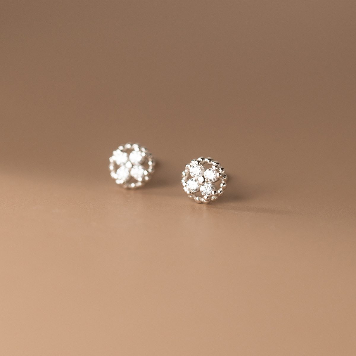シルバーアクセサリー 雪の結晶きらめきピアス